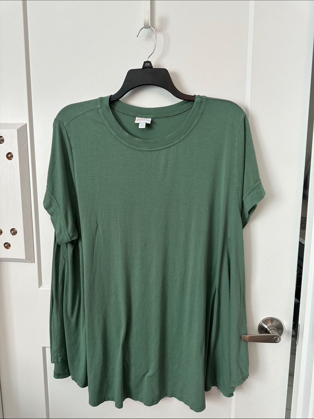 LuLaRoe Men's Short Sleeve Tee in Olive Green